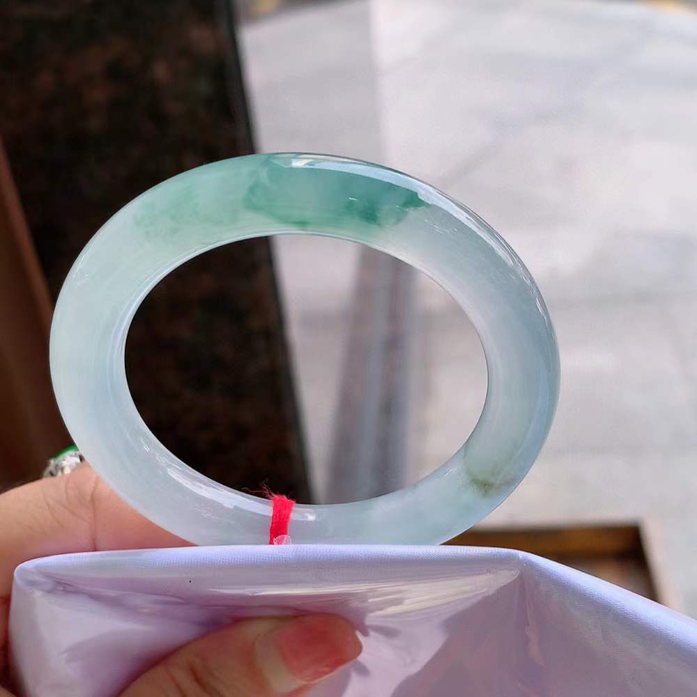 圆条冰玻飘花翡翠手镯
