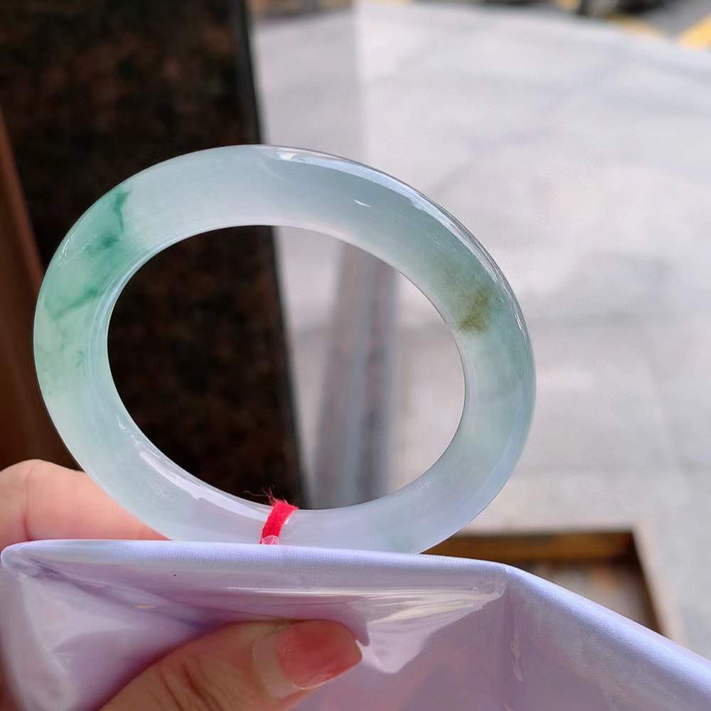 圆条冰玻飘花翡翠手镯