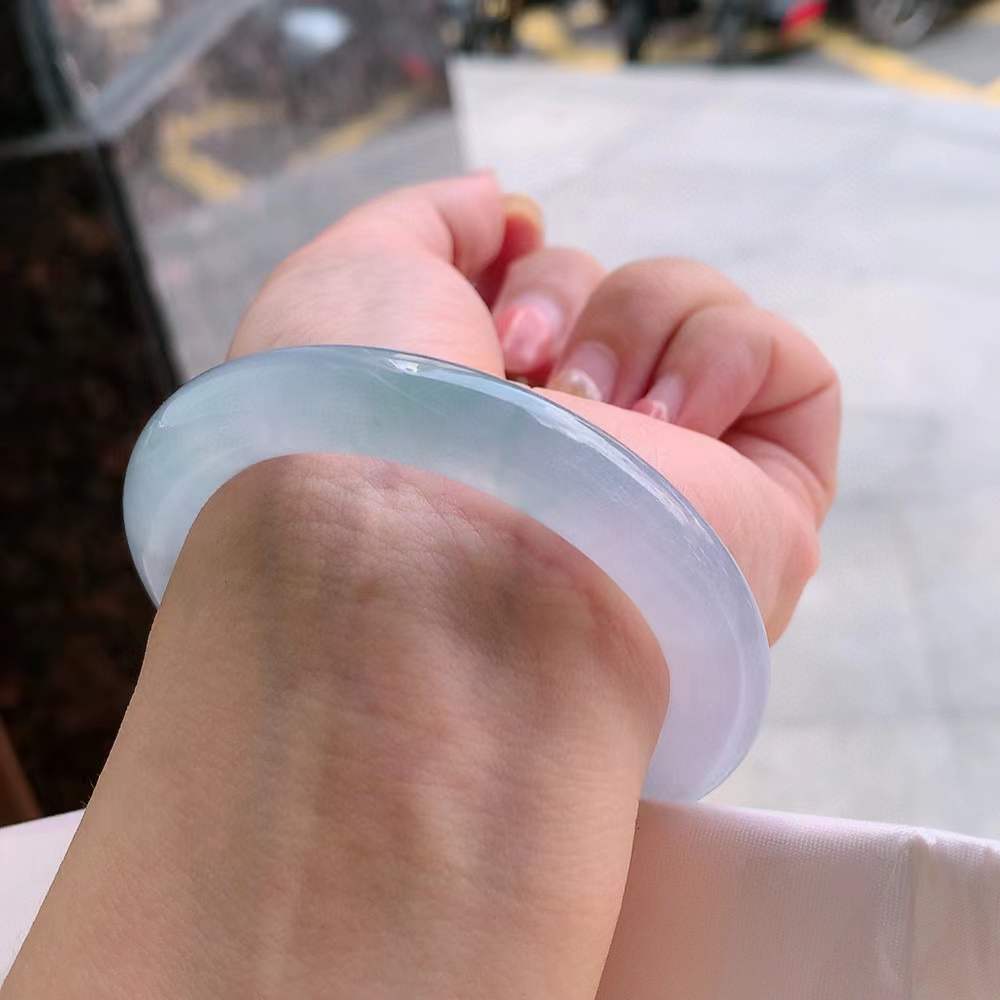 🍃圆条冰玻春彩翡翠手镯
