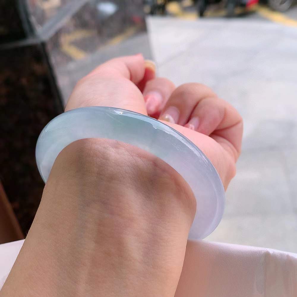 🍃圆条冰玻春彩翡翠手镯