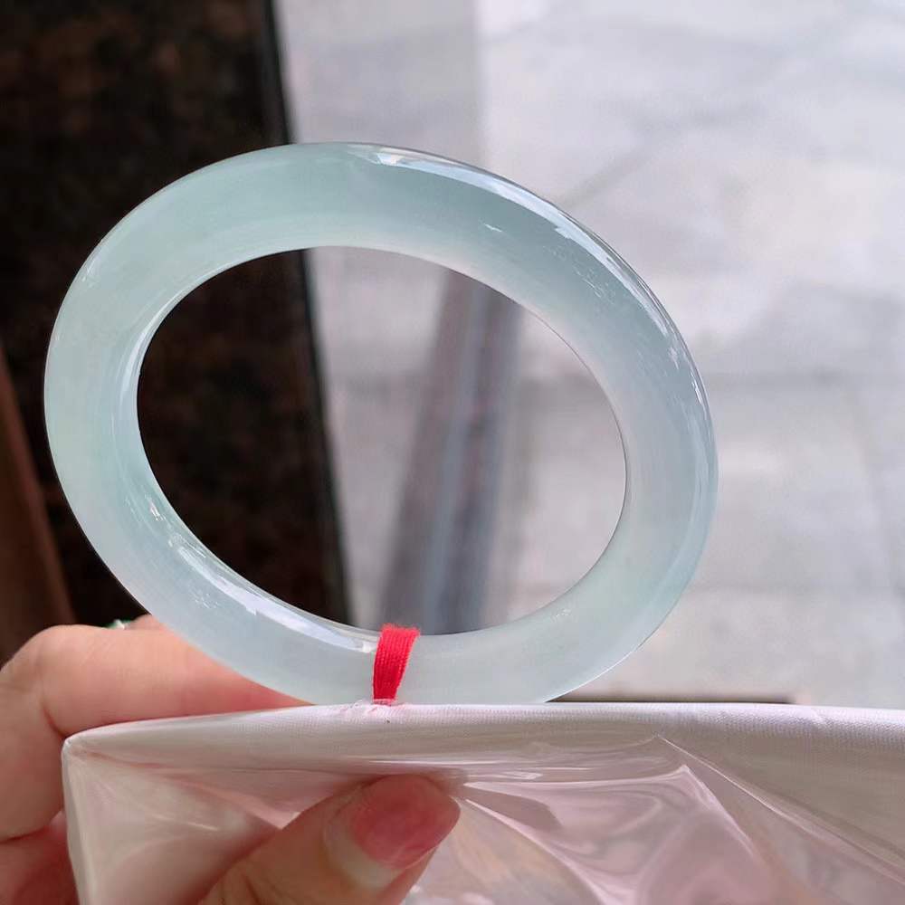 🍃圆条冰玻晴绿翡翠手镯