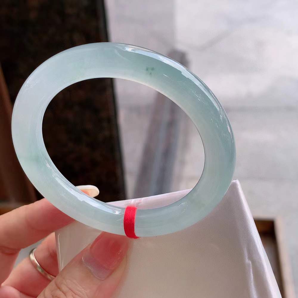 🍃圆条冰玻晴绿翡翠手镯