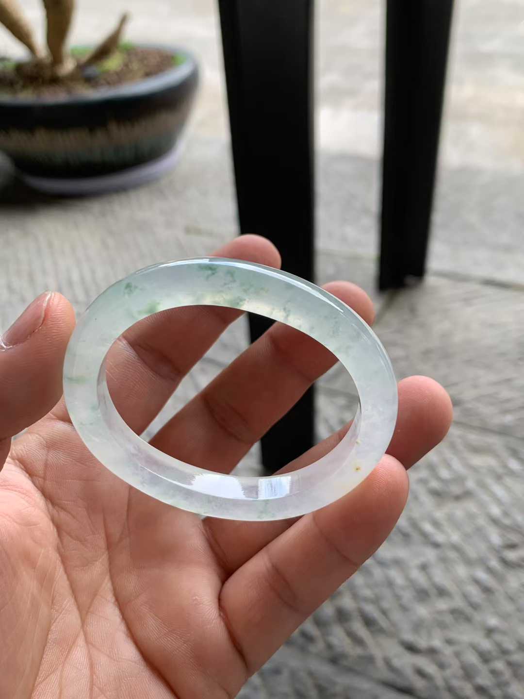 冰胶飘花贵妃翡翠手镯