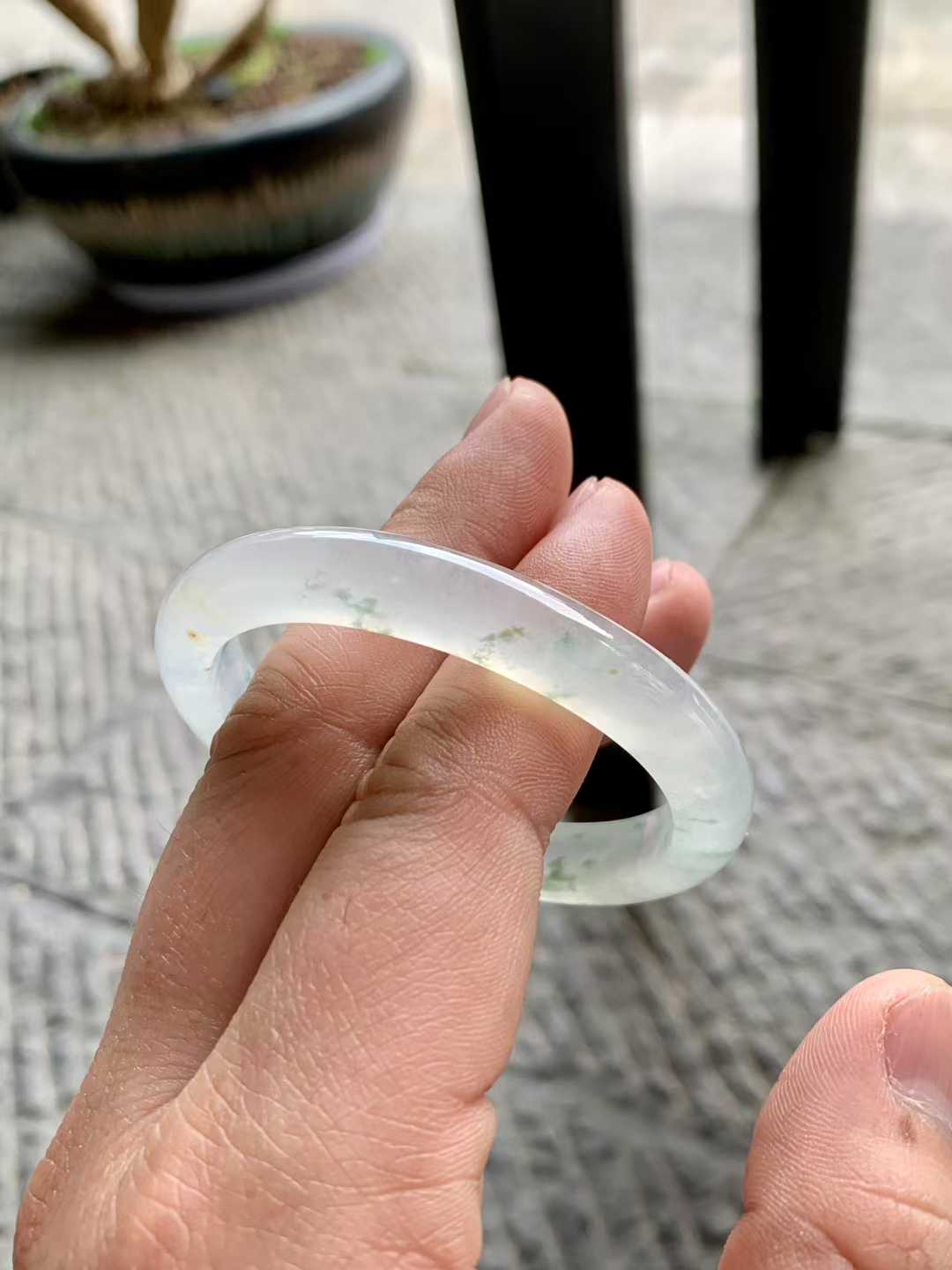 冰胶飘花贵妃翡翠手镯