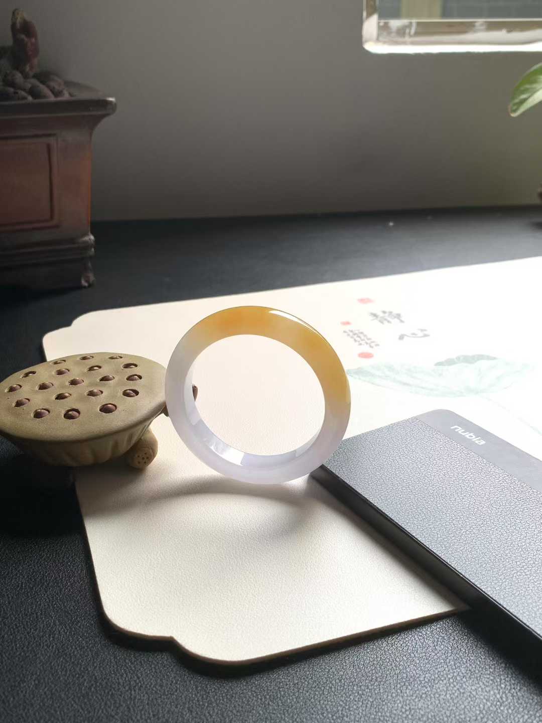 冰胶黄翡正圈翡翠手镯