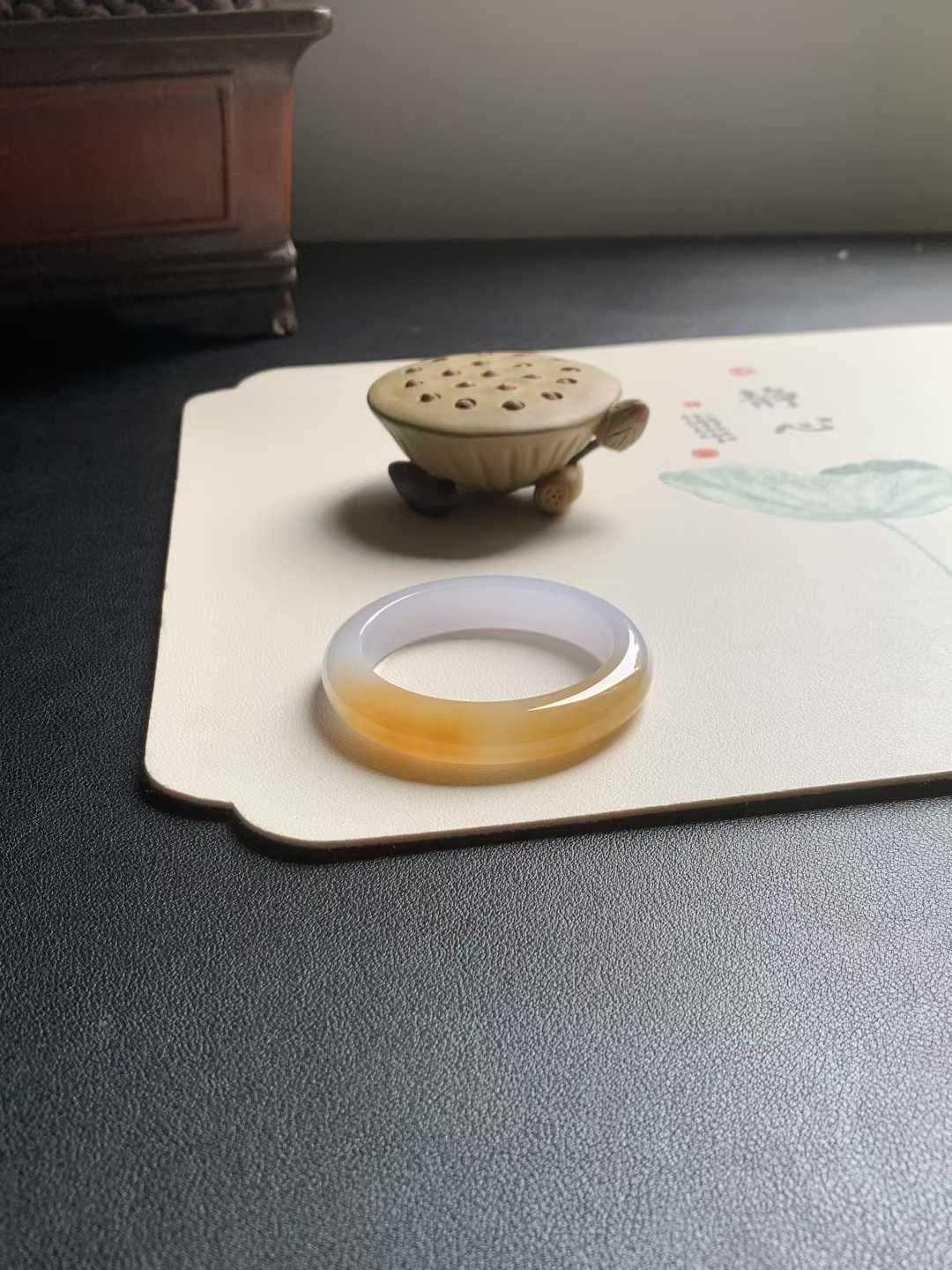 冰胶黄翡正圈翡翠手镯