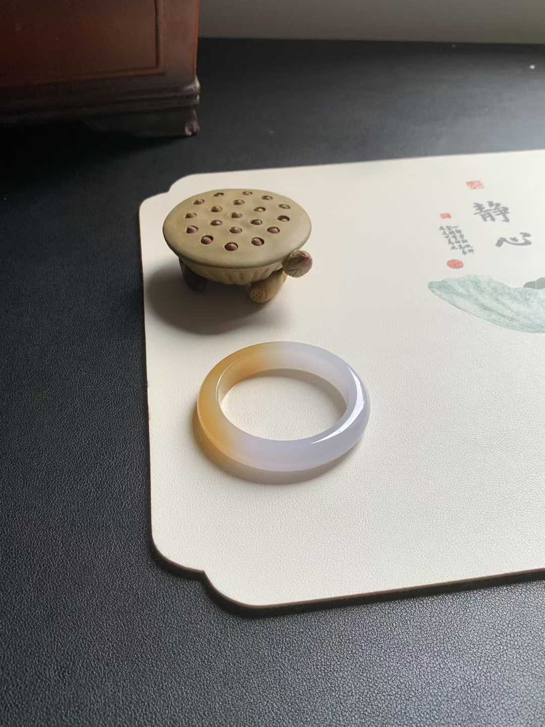 冰胶黄翡正圈翡翠手镯