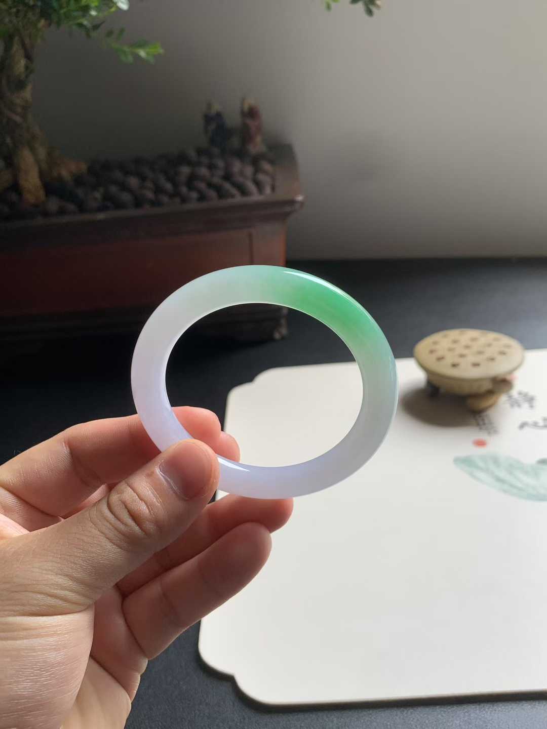 新货速递📦 冰糯种阳绿圆条翡翠手镯