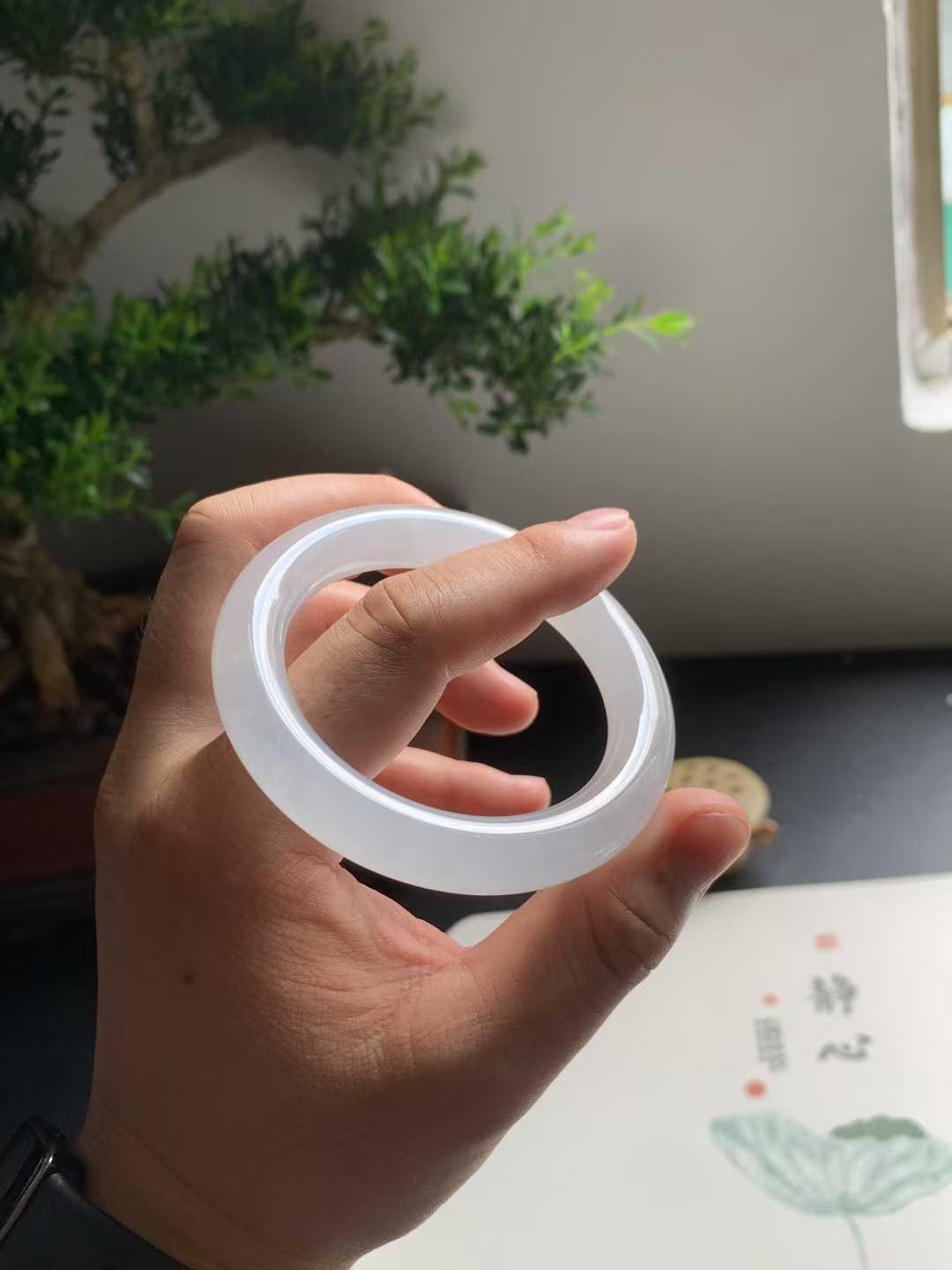 冰种晴底圆条翡翠手镯