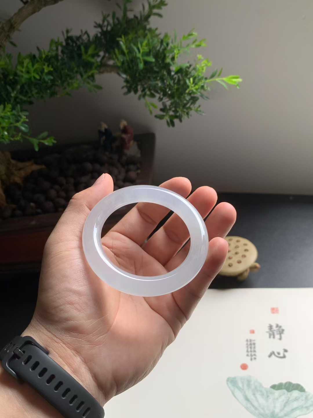 冰种晴底圆条翡翠手镯