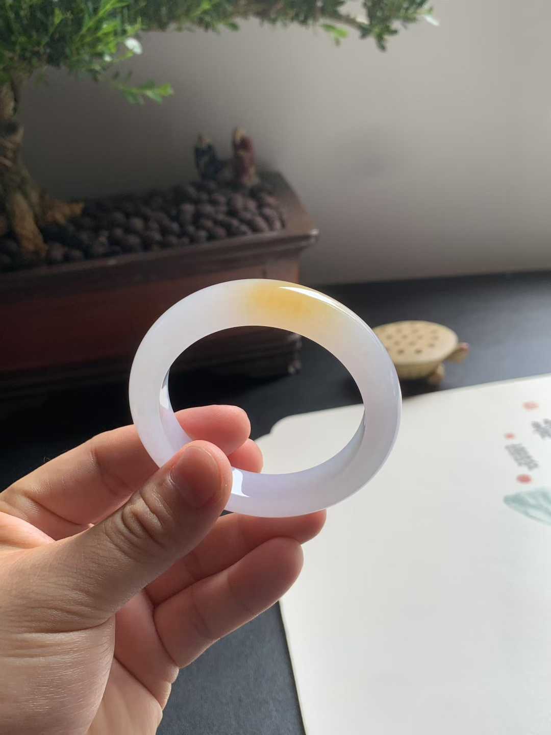 冰胶黄翡正圈翡翠手镯
