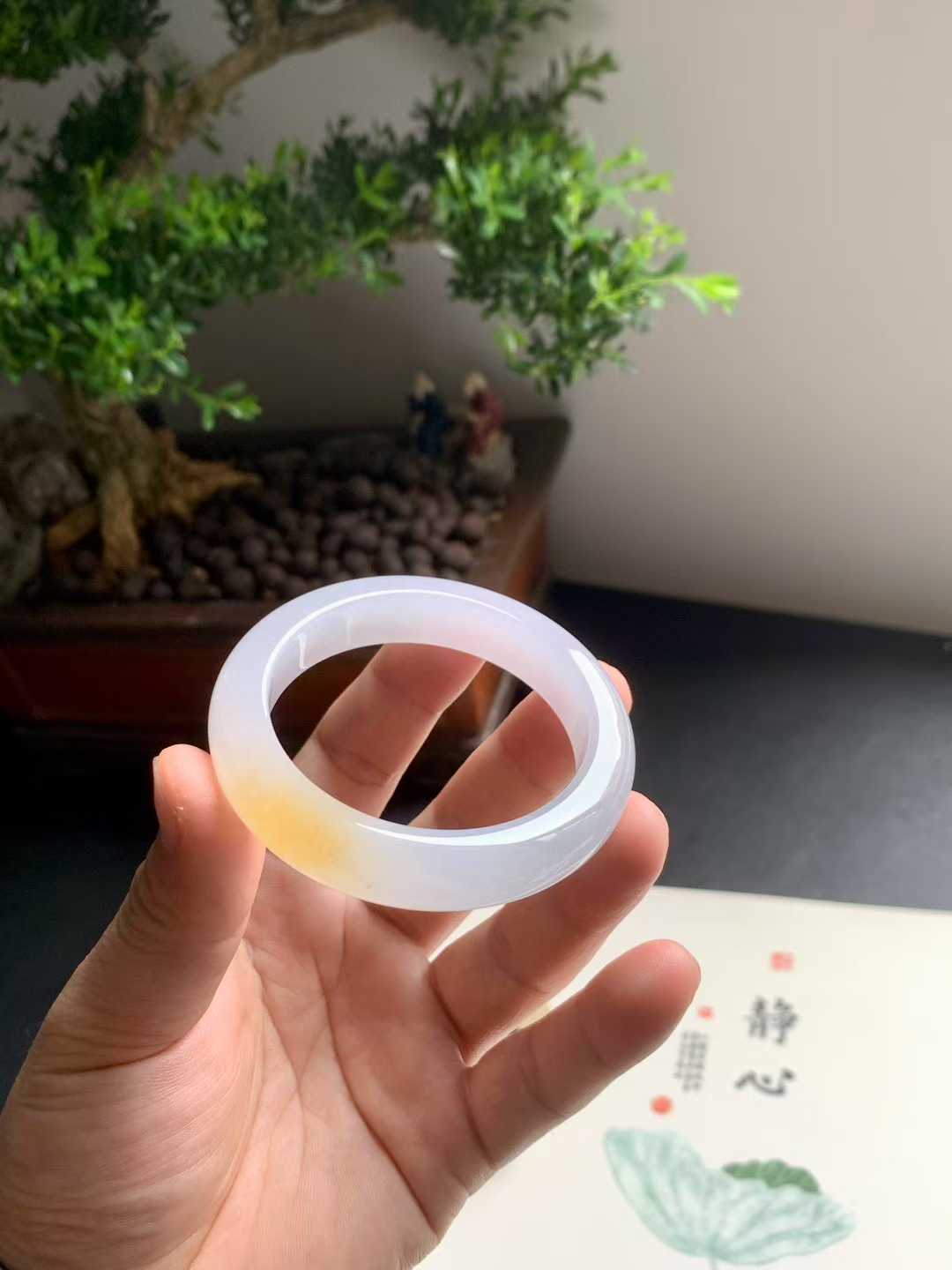 冰胶黄翡正圈翡翠手镯