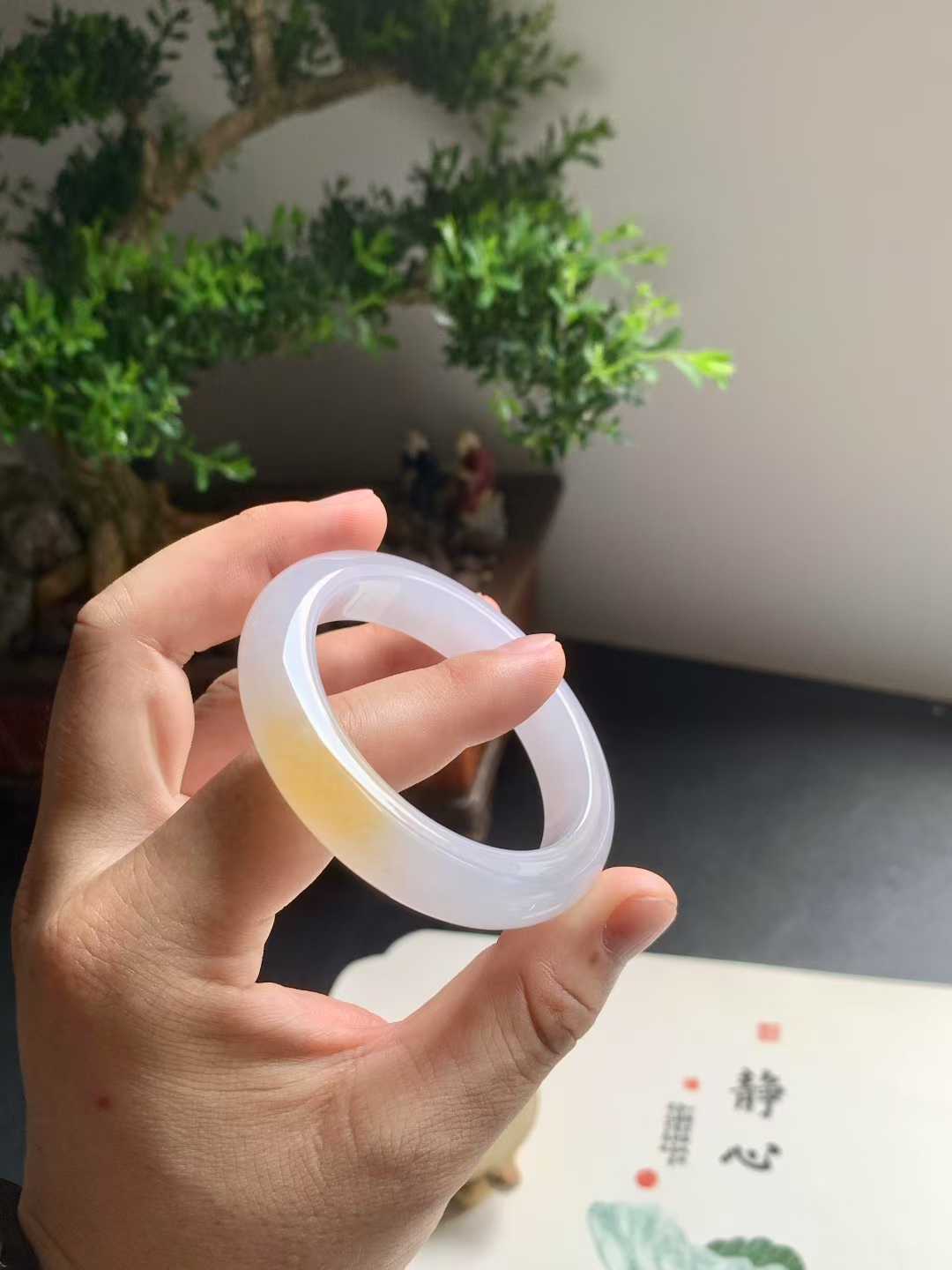 冰胶黄翡正圈翡翠手镯