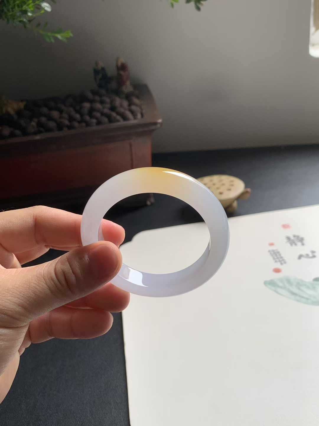 冰胶黄翡正圈翡翠手镯