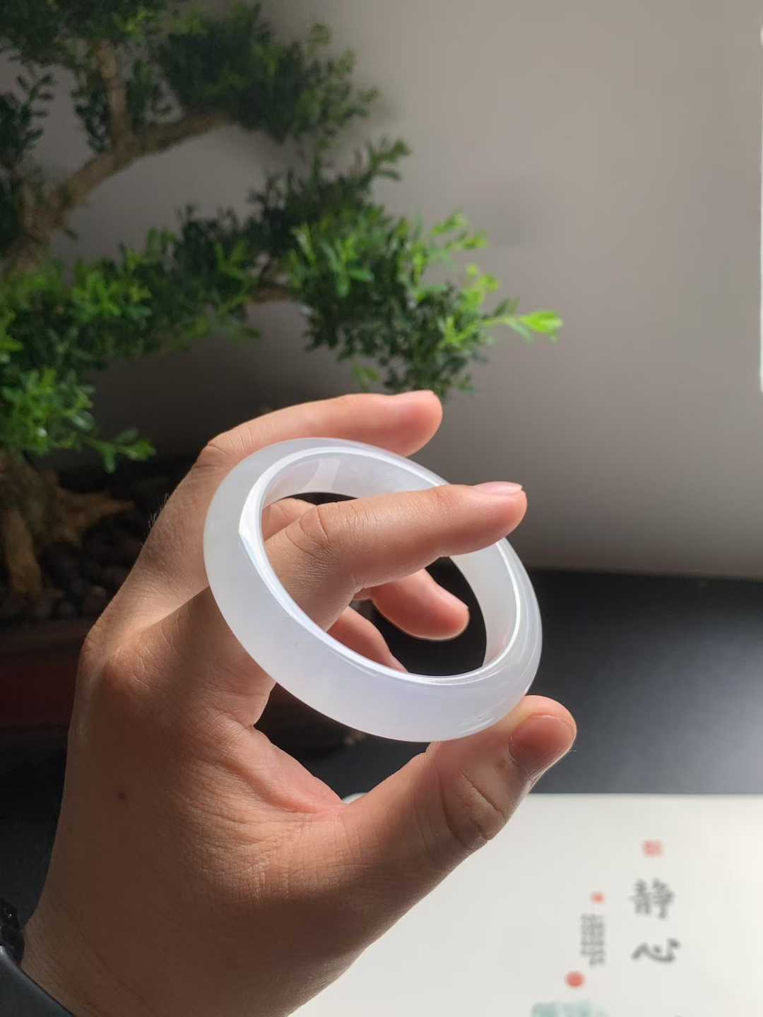 冰胶晴底正圈翡翠手镯