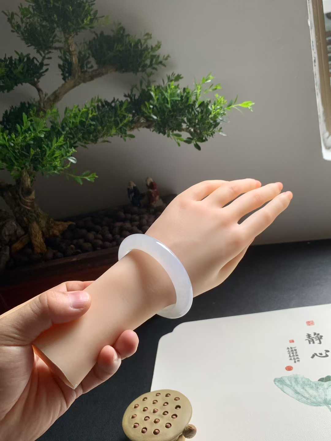 冰胶晴底正圈翡翠手镯