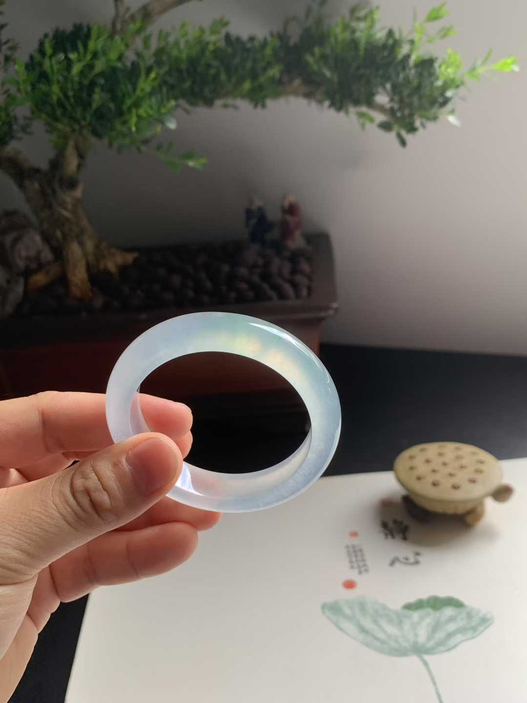 玻璃底金丝绿正圈翡翠手镯