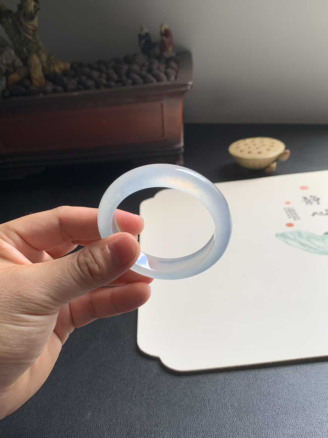 玻璃底金丝绿正圈翡翠手镯