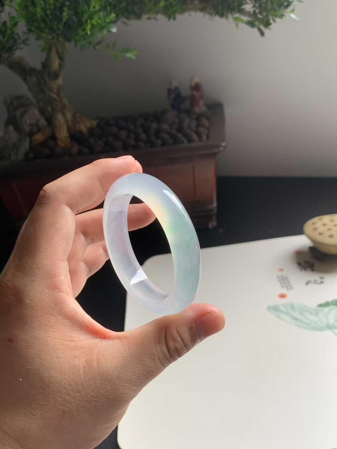 玻璃底金丝绿正圈翡翠手镯