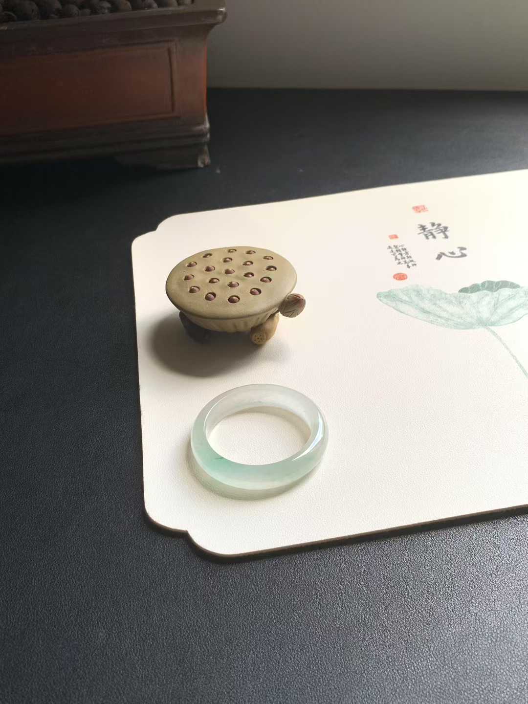 一条玛卡龙变色翡翠手镯