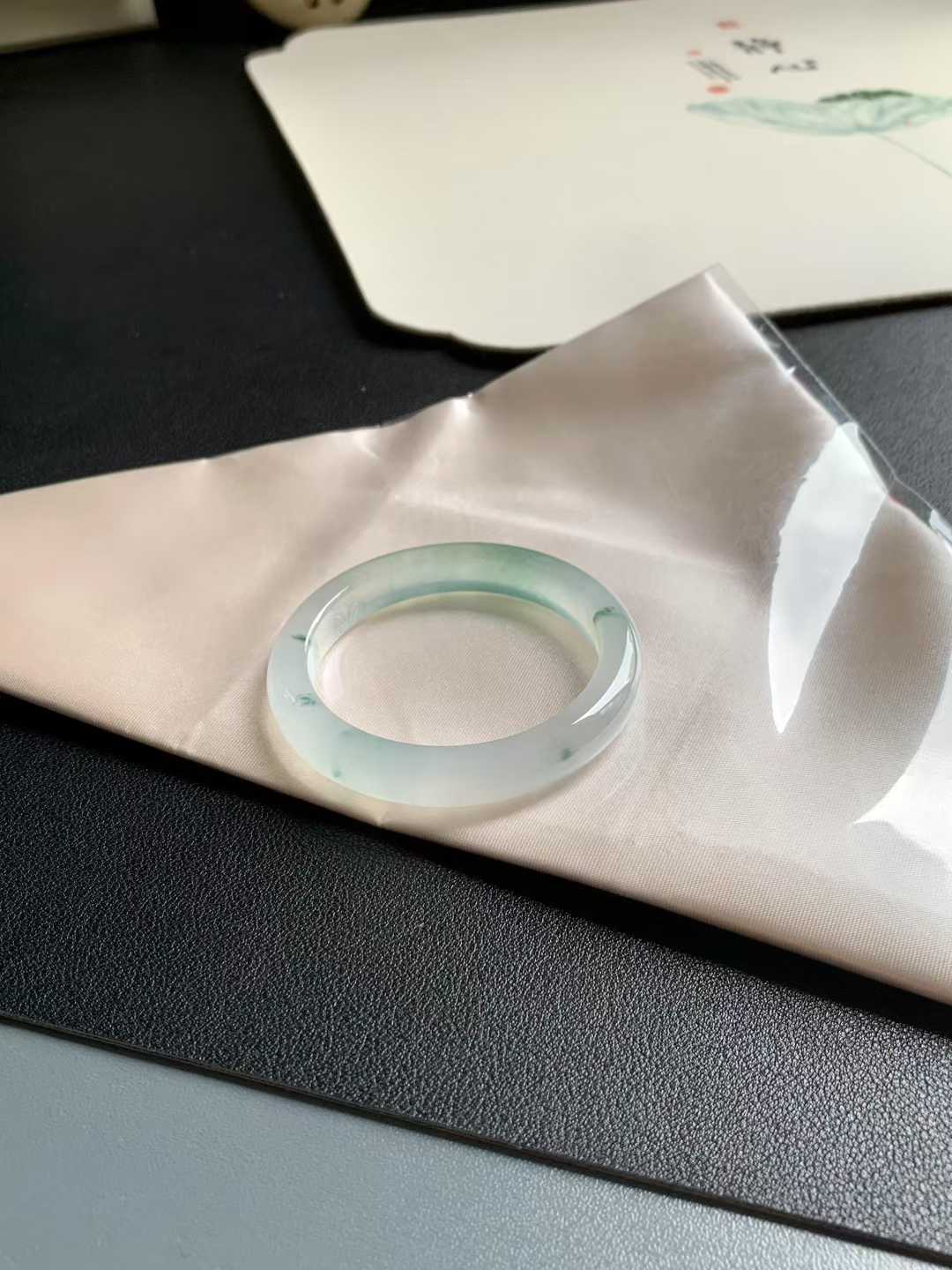 冰底飘花正圈翡翠手镯