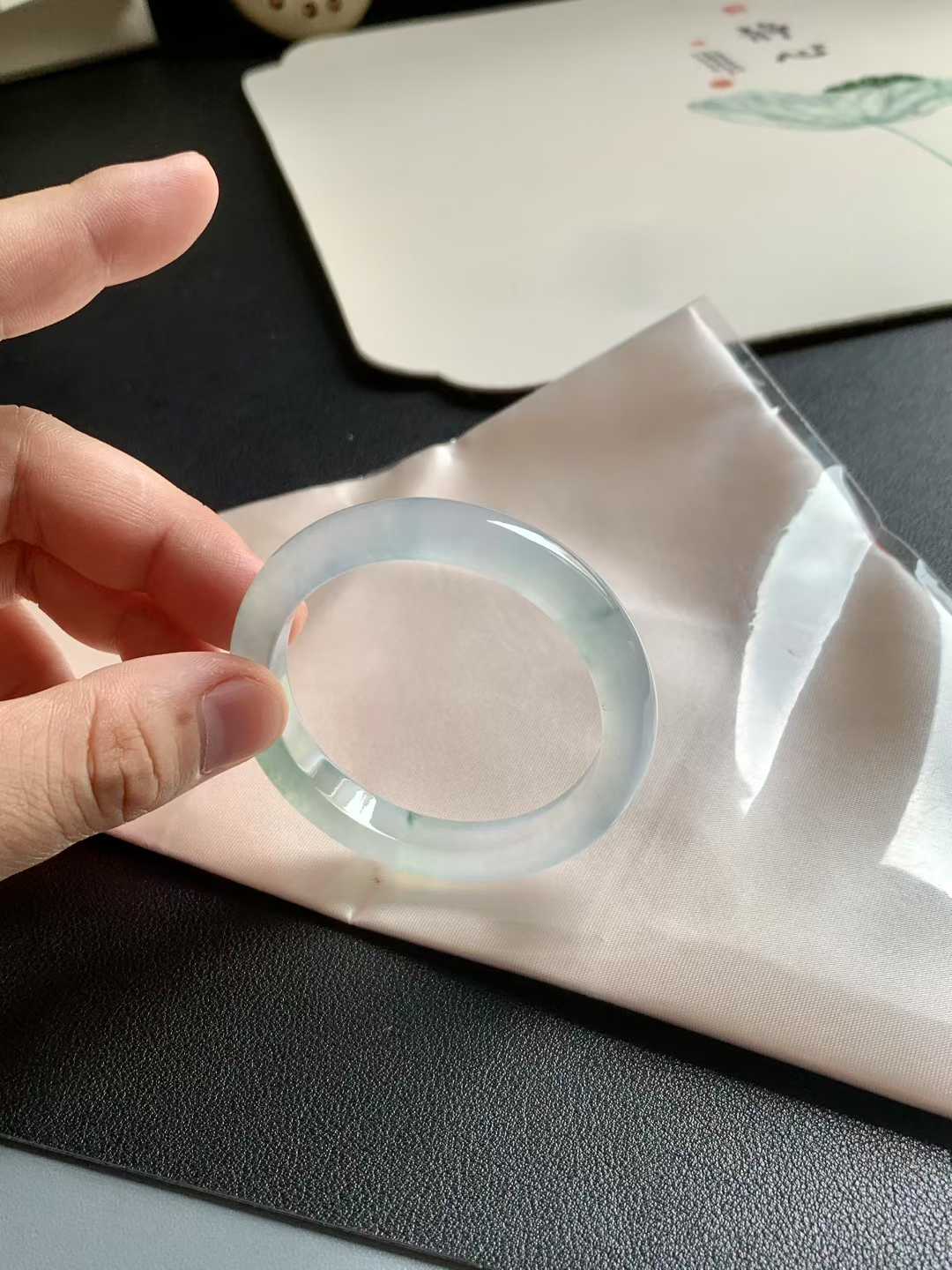冰底飘花正圈翡翠手镯