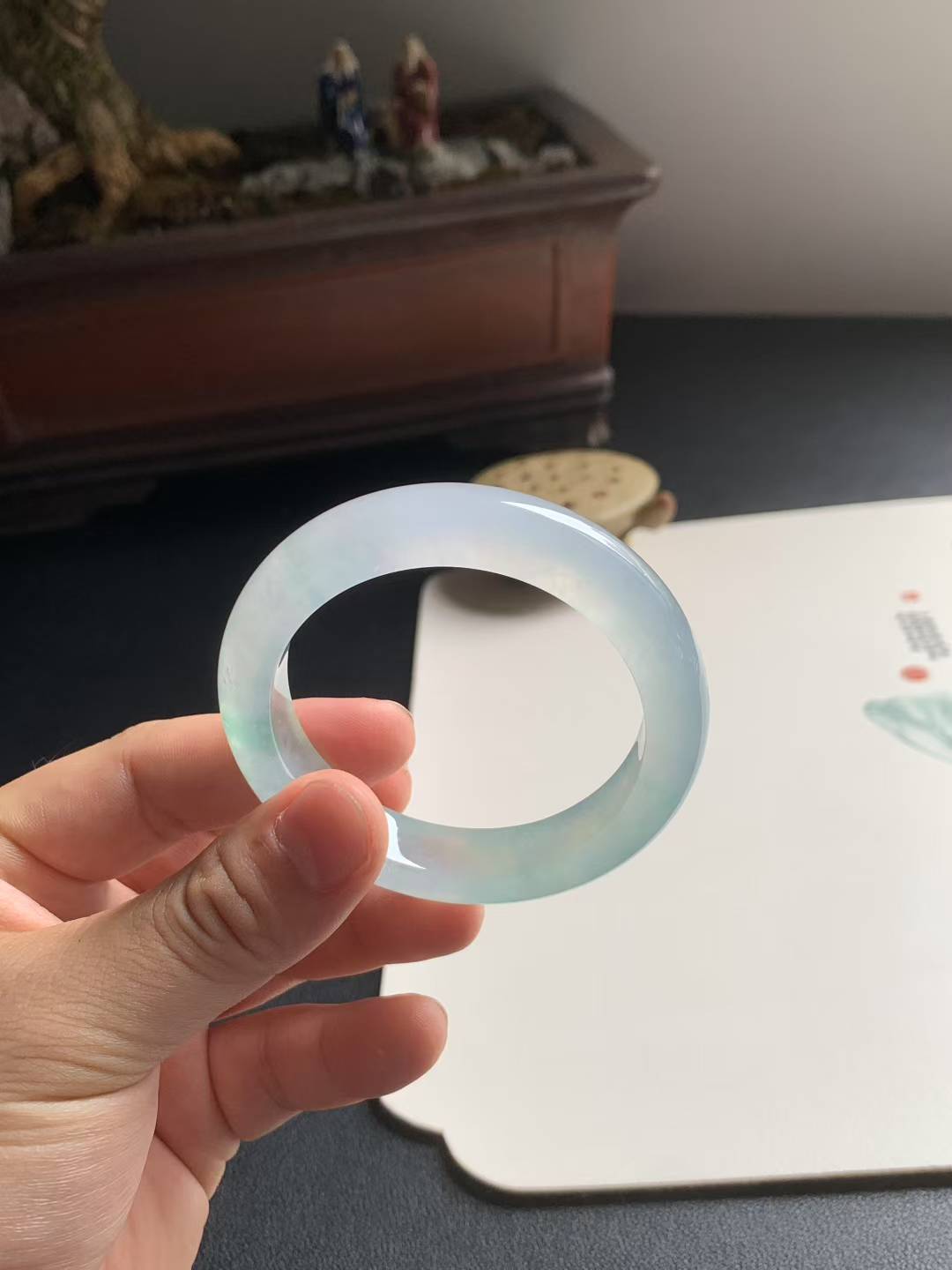 高冰种阳绿花正圈翡翠手镯