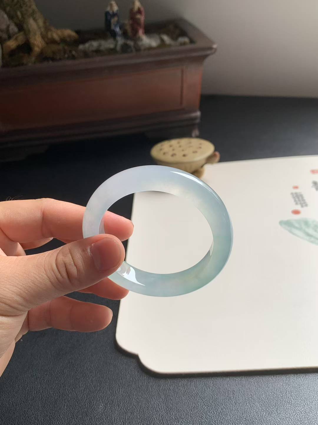 高冰种阳绿花正圈翡翠手镯