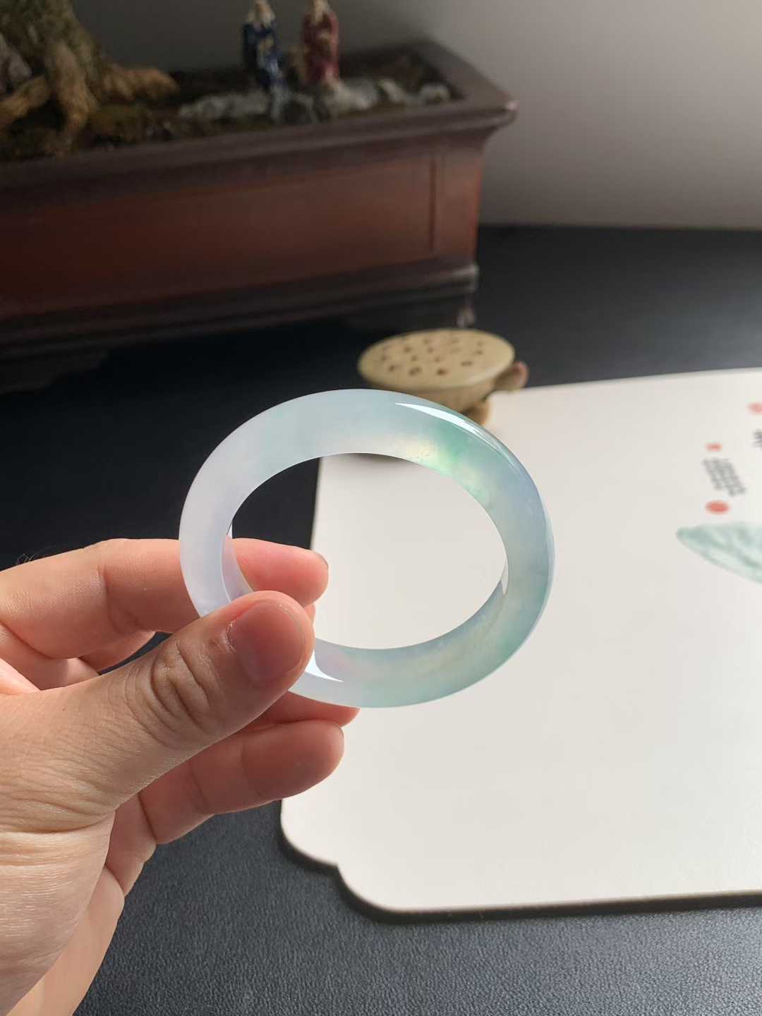 高冰种阳绿花正圈翡翠手镯