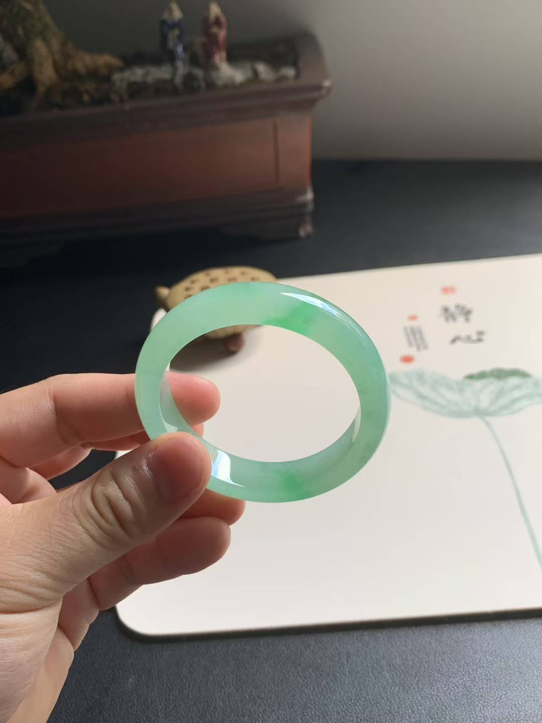 冰绿正圈翡翠手镯