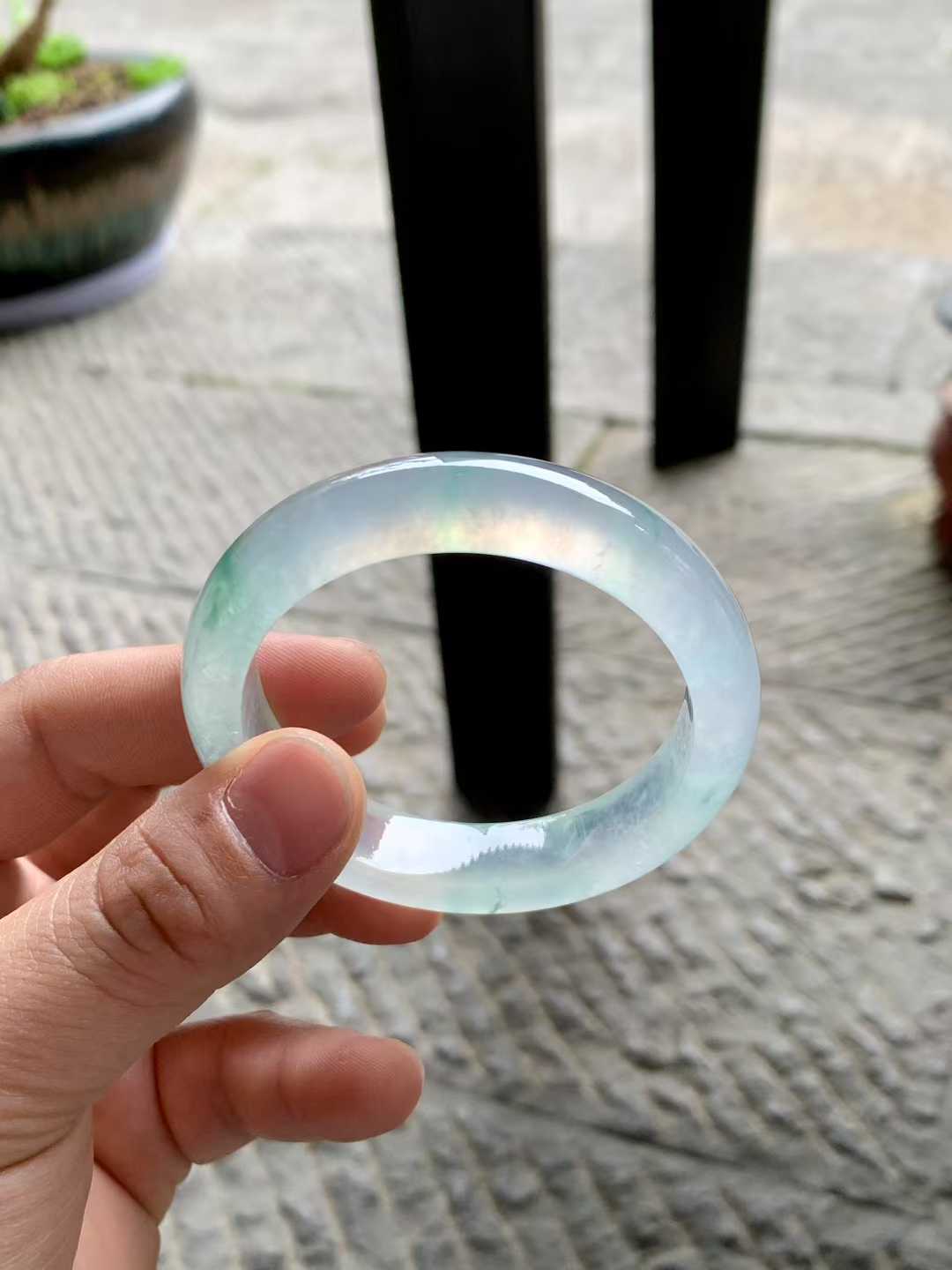 玻璃底飘花正圈翡翠手镯