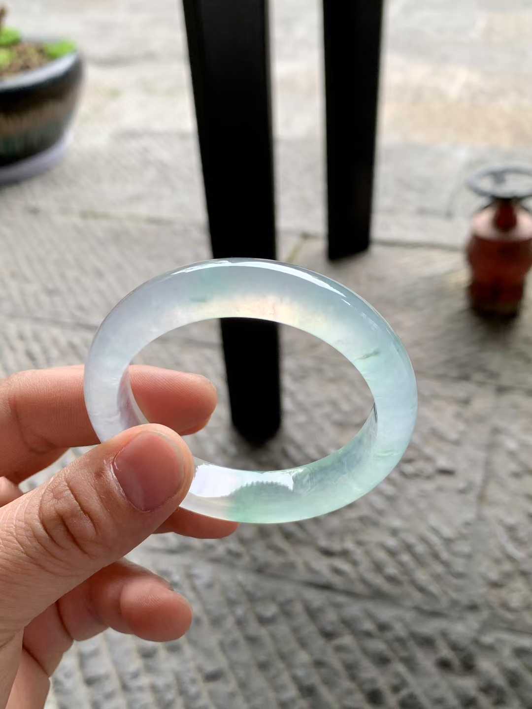 玻璃底飘花正圈翡翠手镯