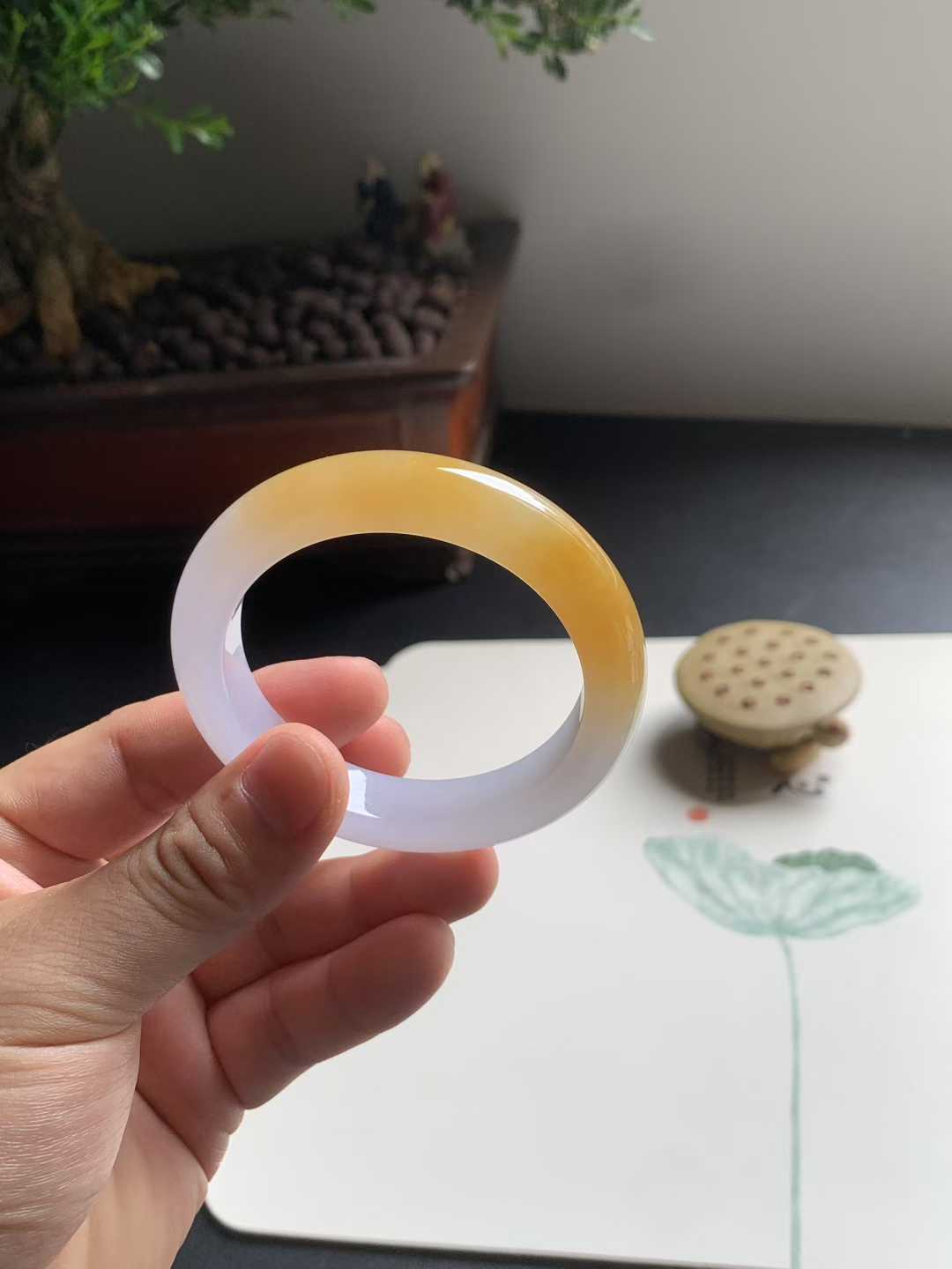 冰胶黄翡正圈翡翠手镯