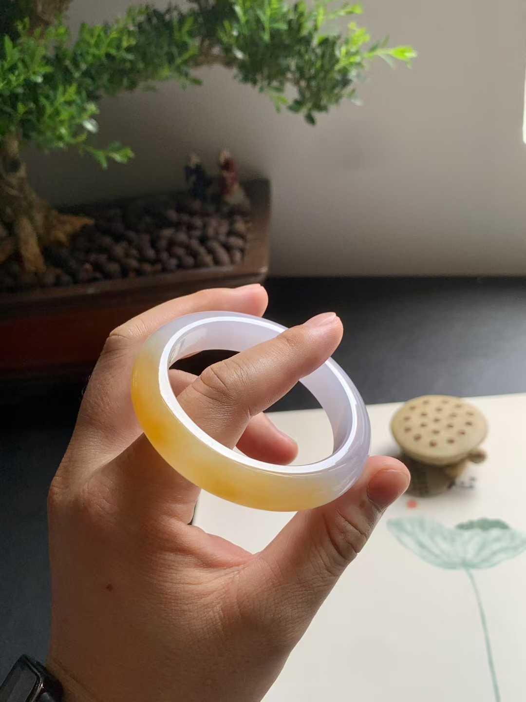 冰胶黄翡正圈翡翠手镯