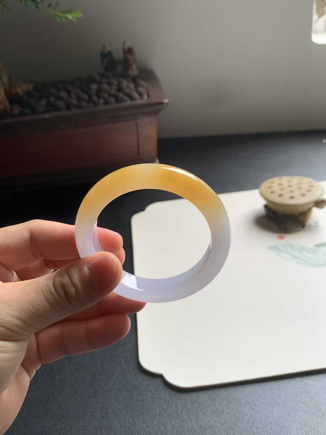 冰胶黄翡正圈翡翠手镯