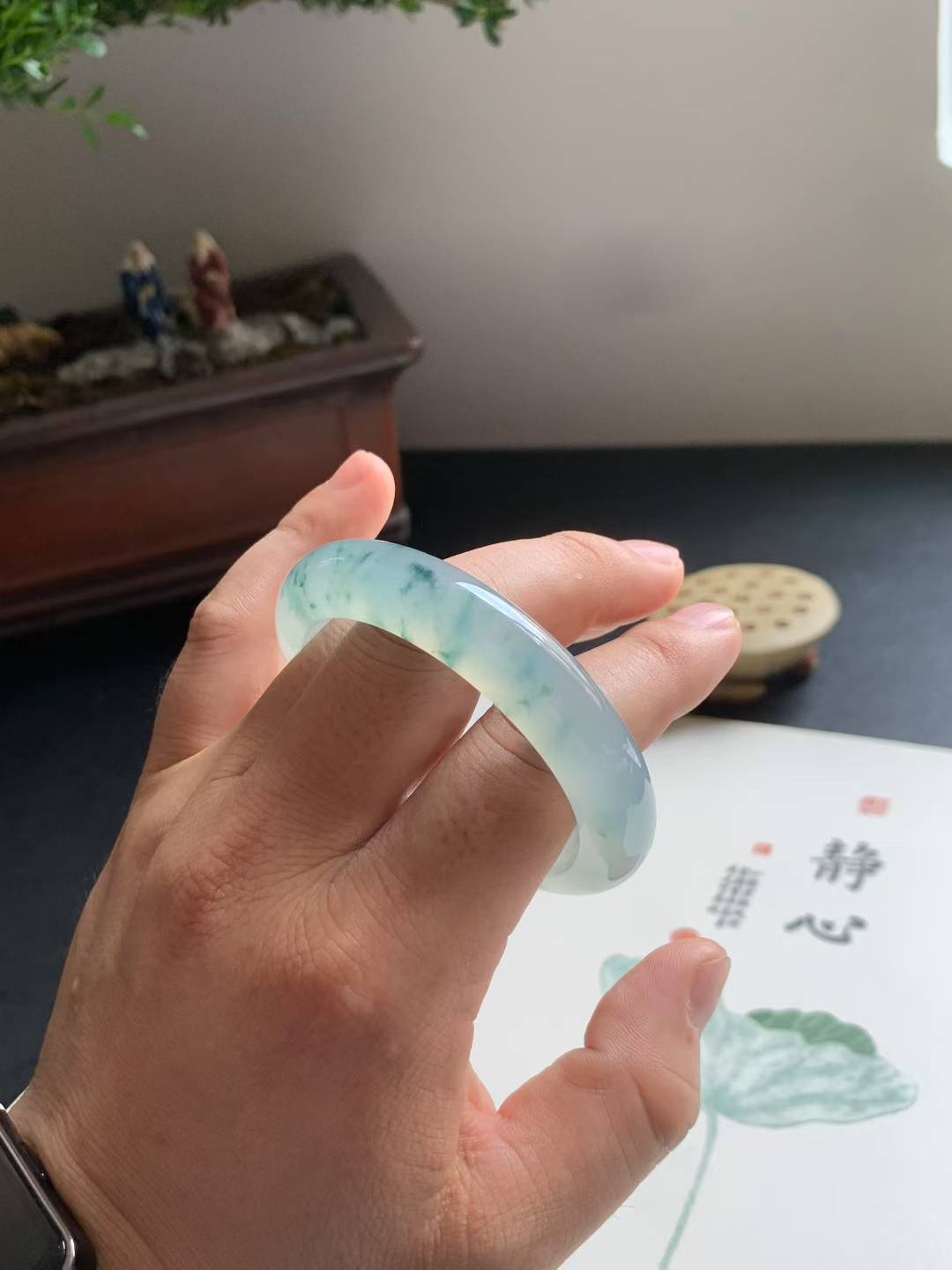 冰胶飘花正圈翡翠手镯