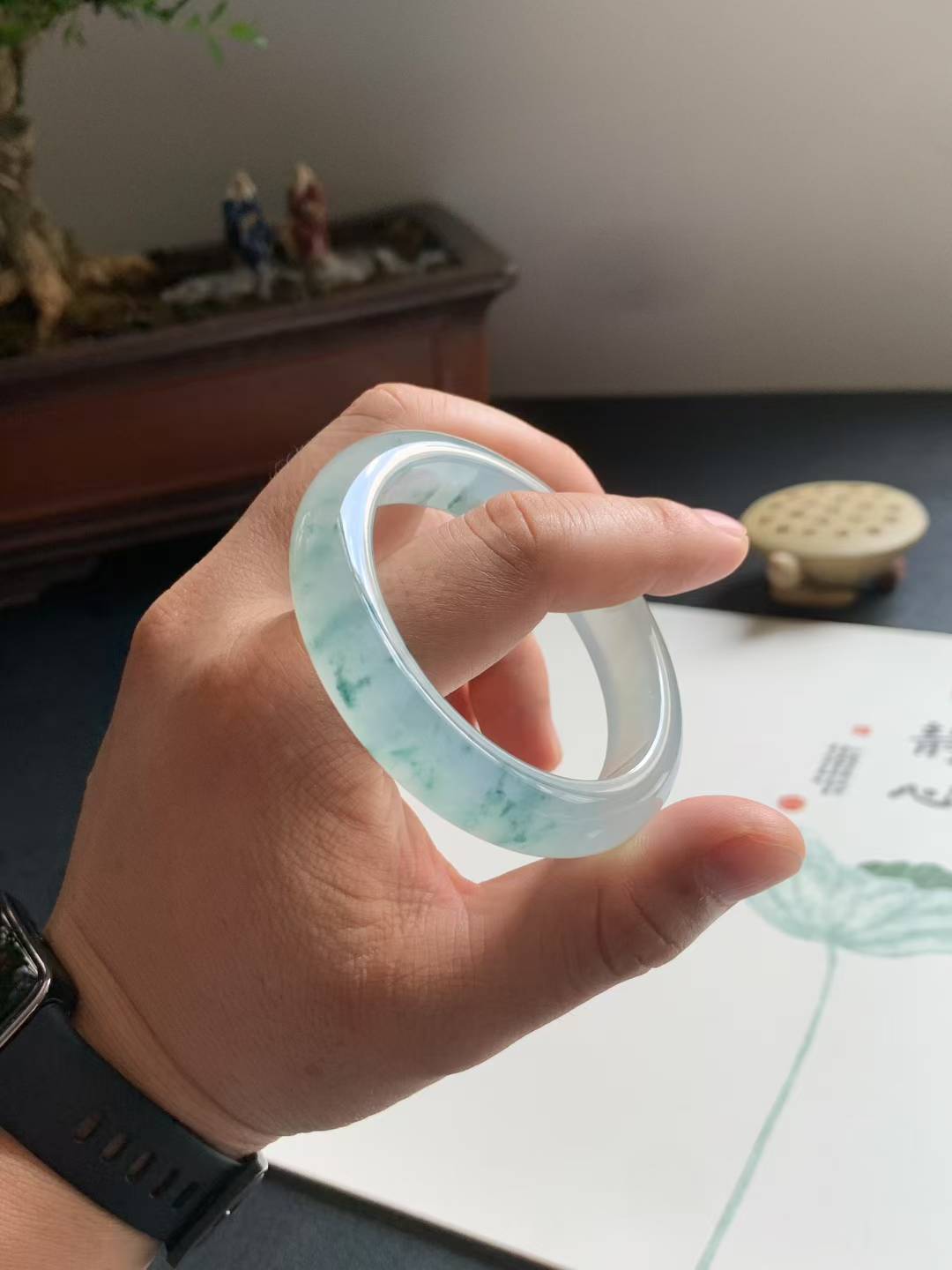 冰胶飘花正圈翡翠手镯