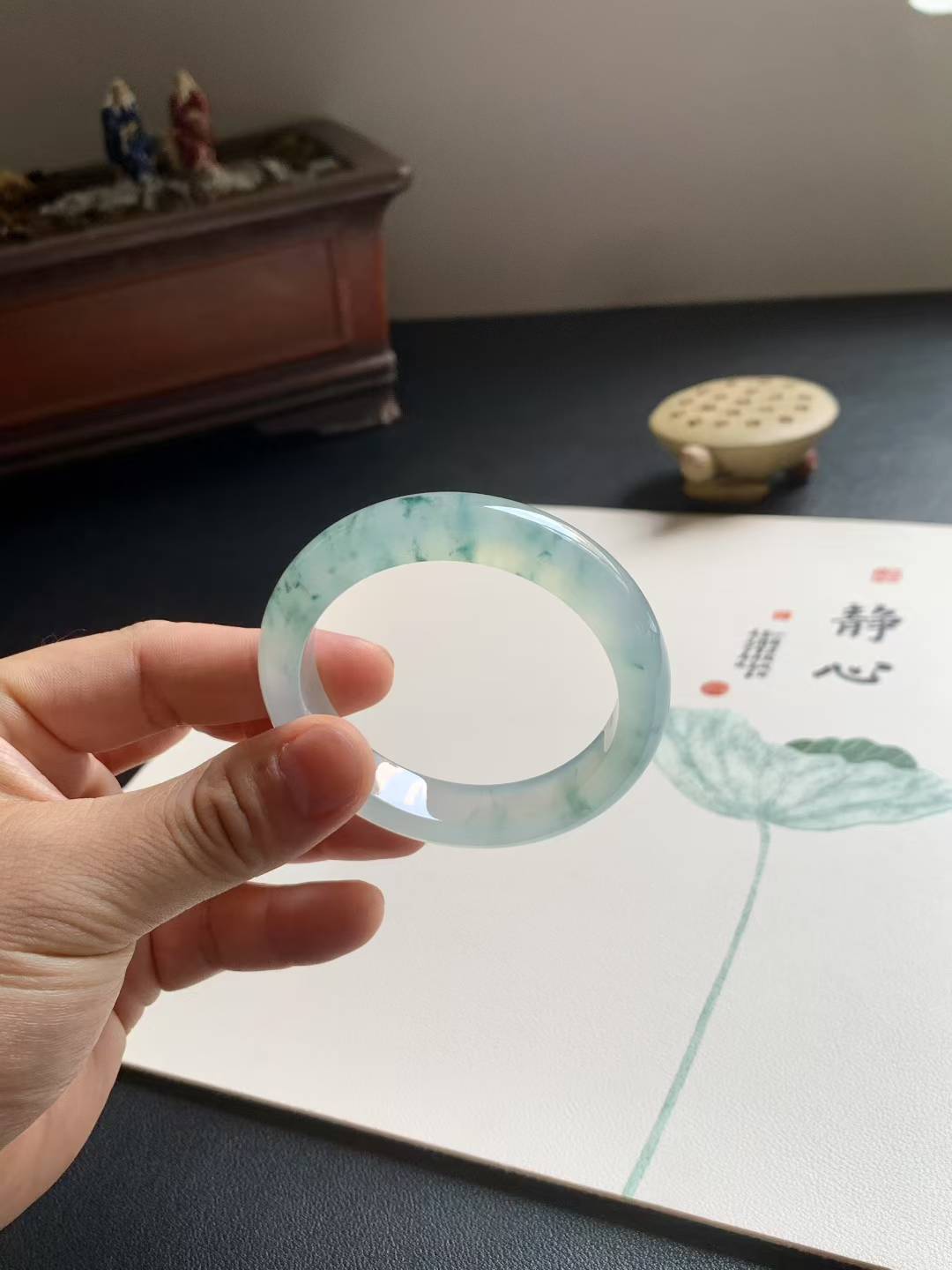 冰胶飘花正圈翡翠手镯