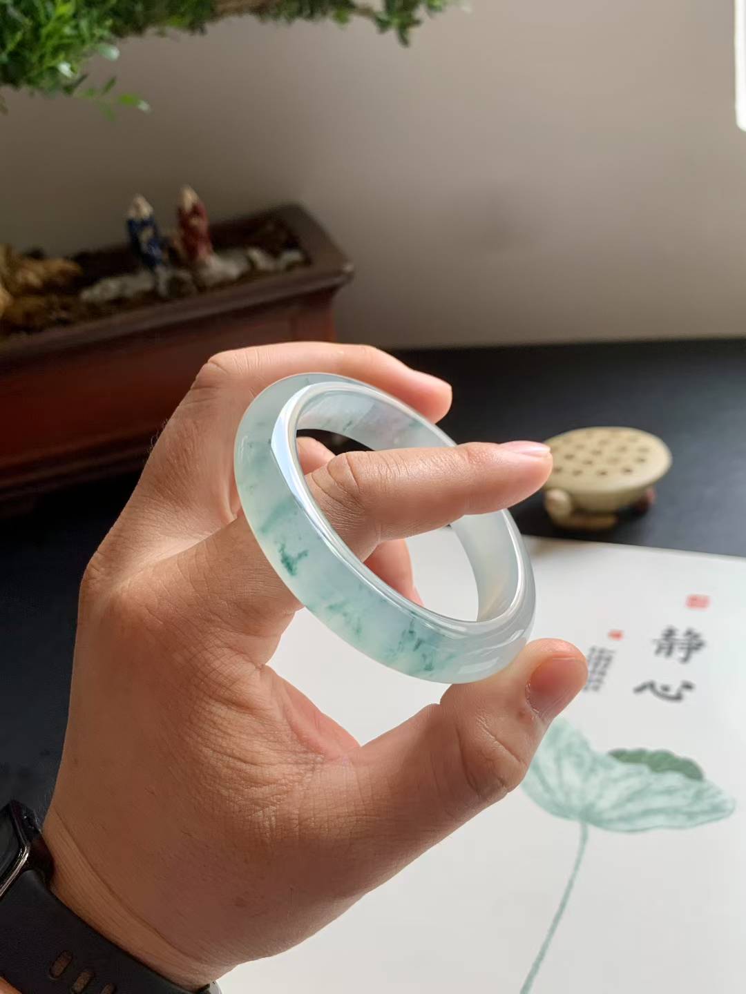 冰胶飘花正圈翡翠手镯