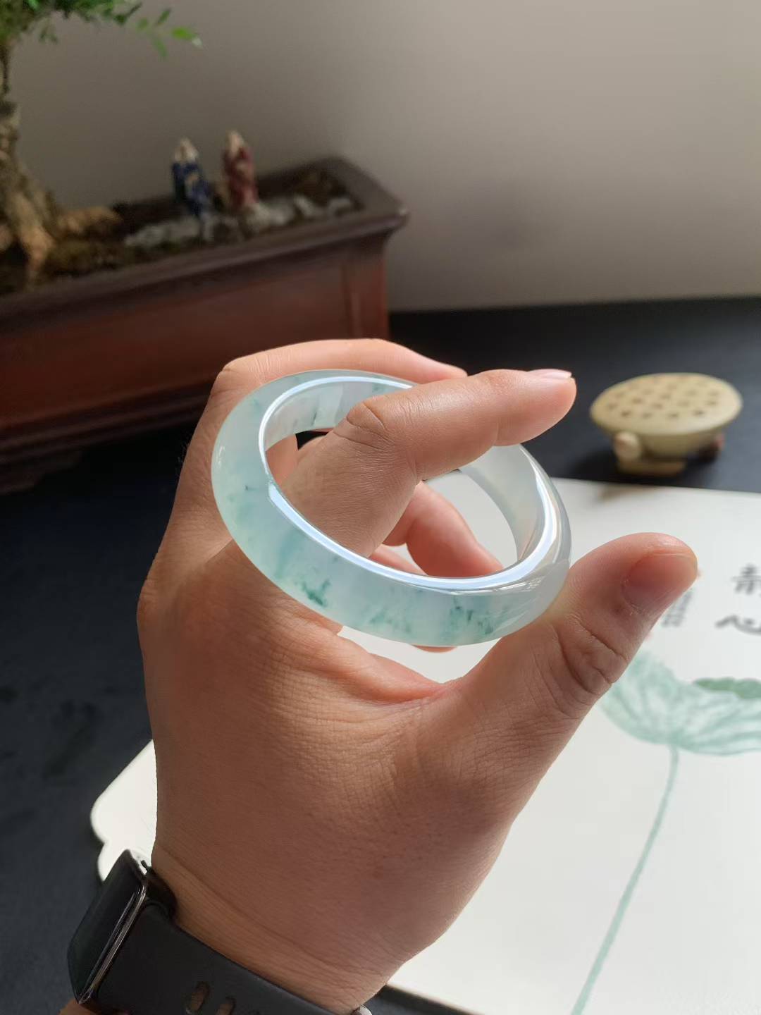 冰胶飘花正圈翡翠手镯
