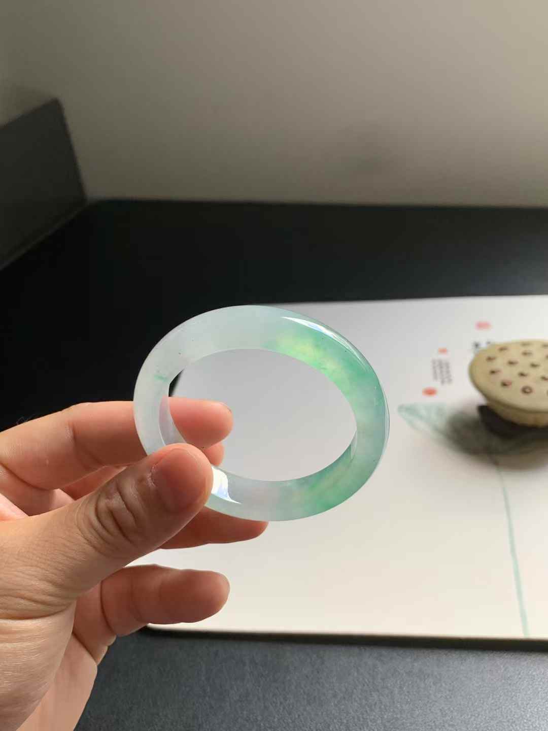 冰绿正圈翡翠手镯