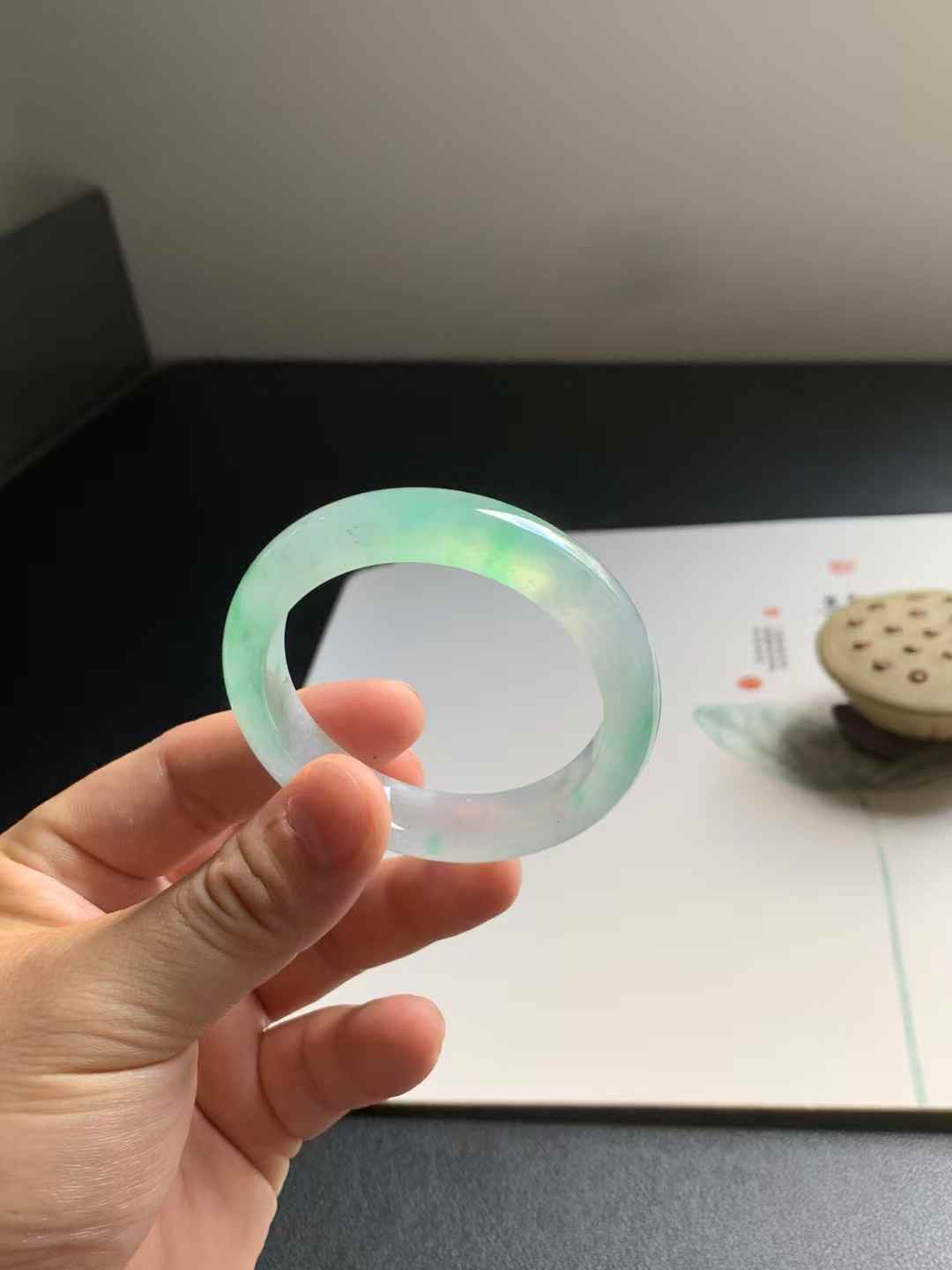 冰绿正圈翡翠手镯