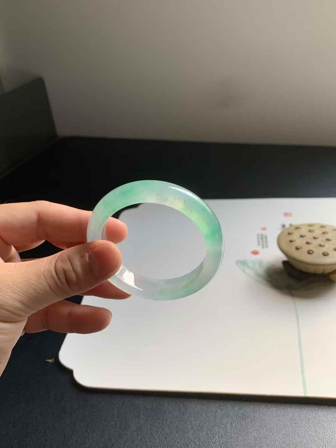 冰绿正圈翡翠手镯