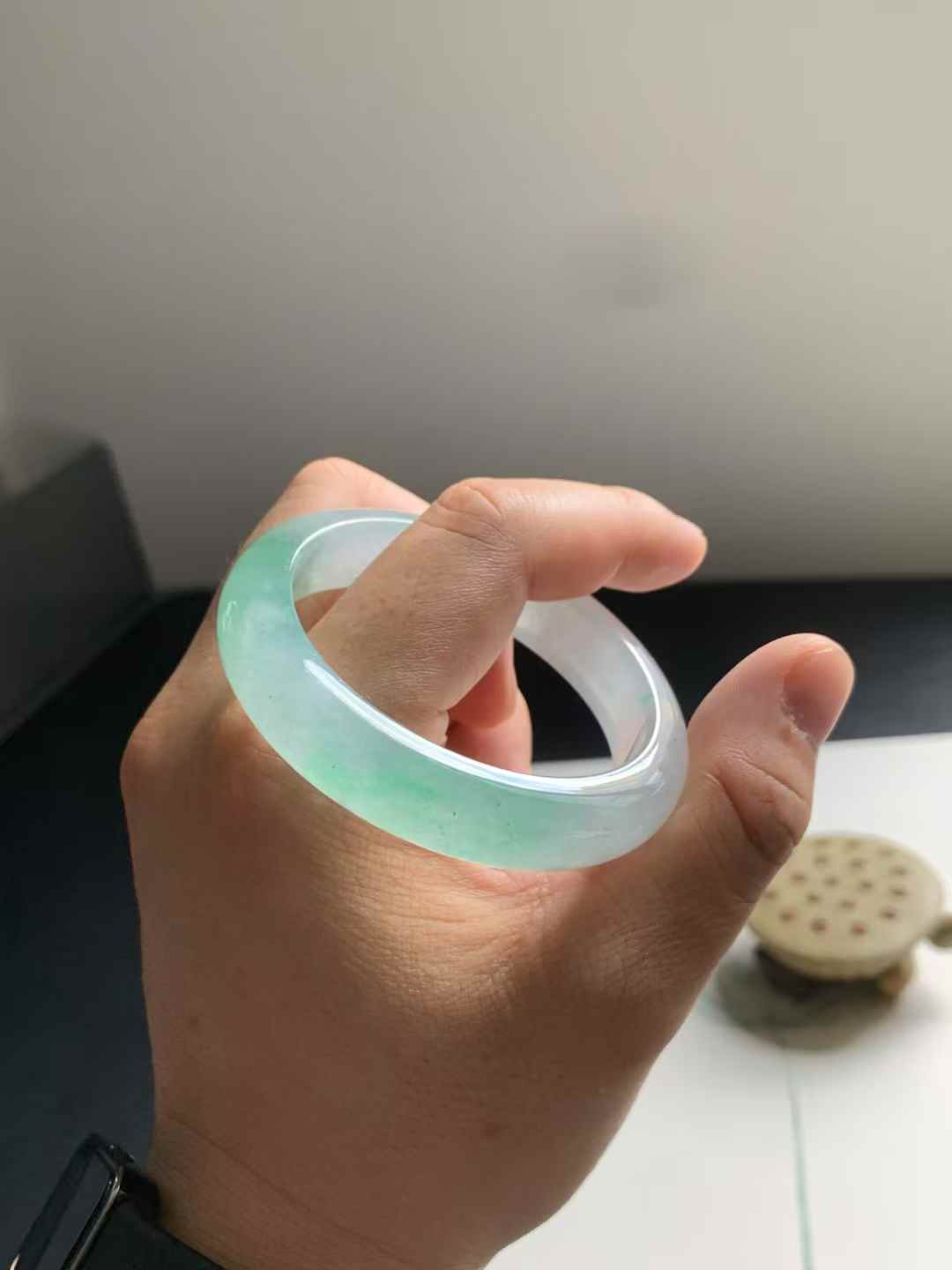 冰绿正圈翡翠手镯