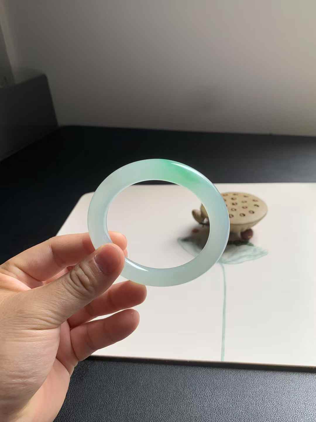 冰胶阳绿圆条翡翠手镯