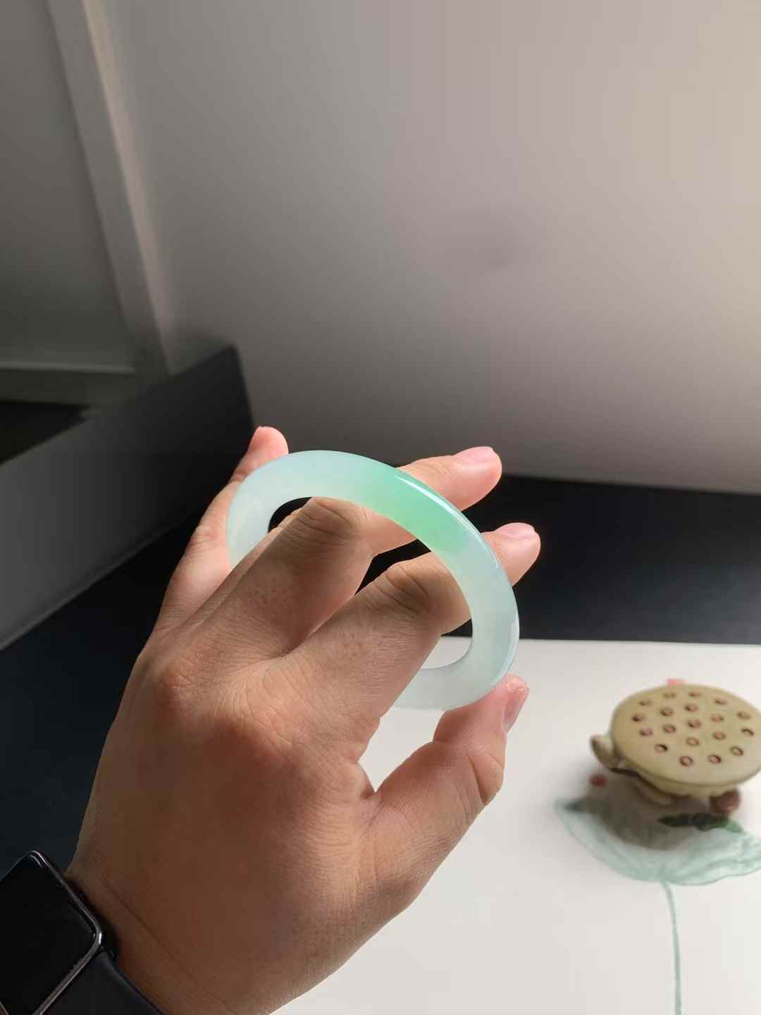冰胶阳绿圆条翡翠手镯