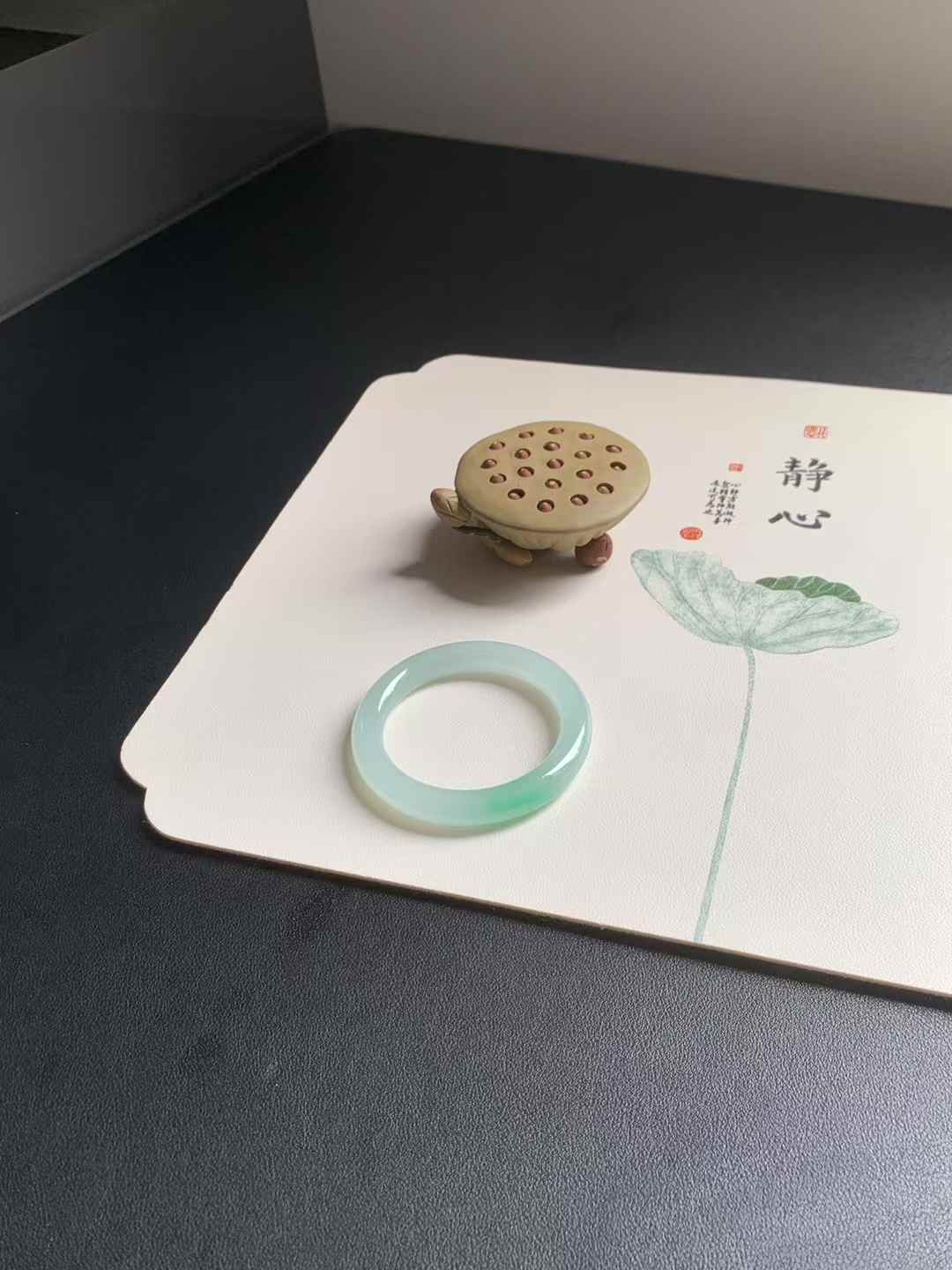 冰胶阳绿圆条翡翠手镯