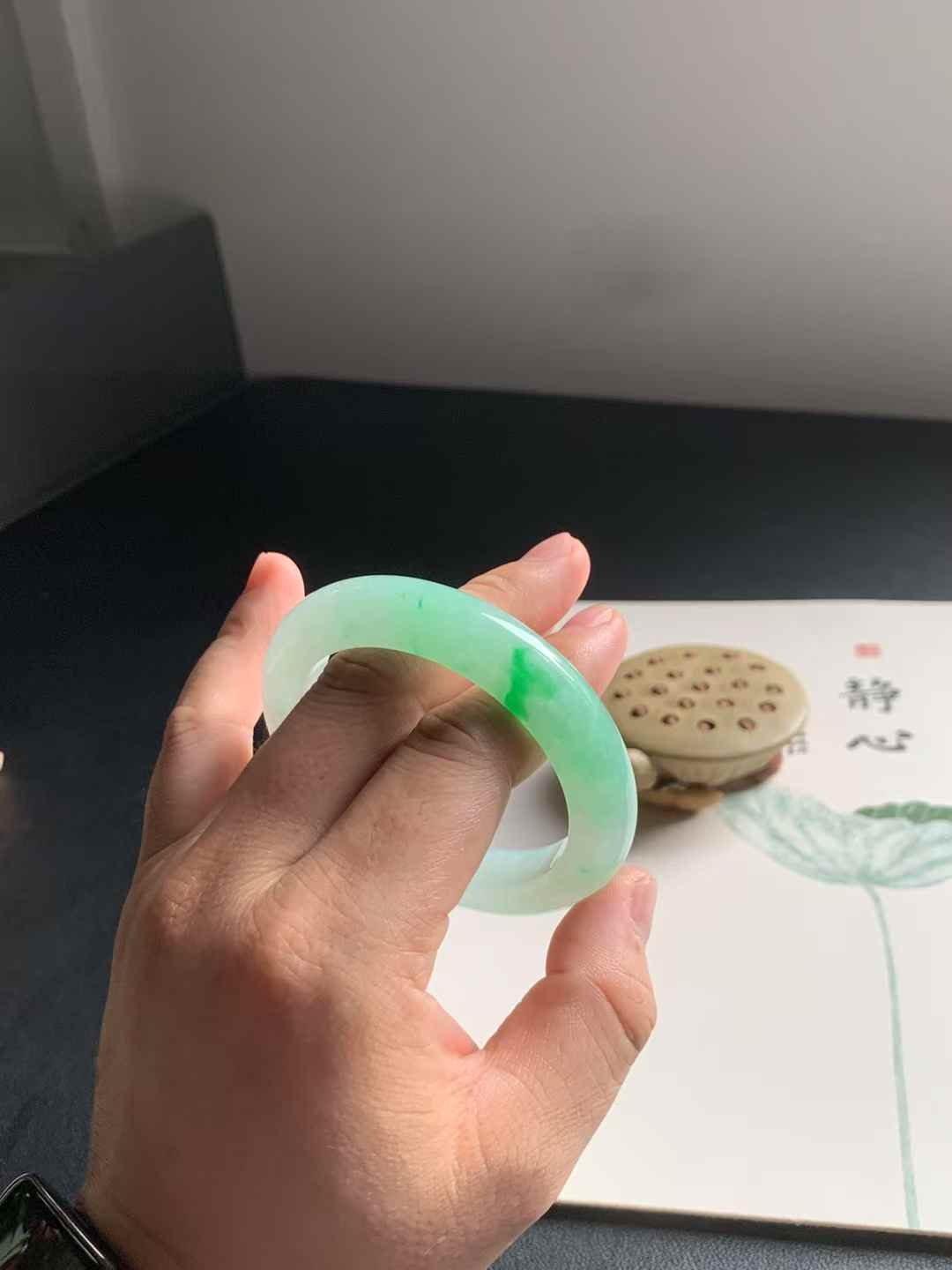 辣阳绿正圈翡翠手镯