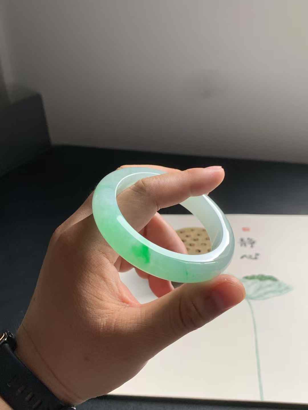 辣阳绿正圈翡翠手镯