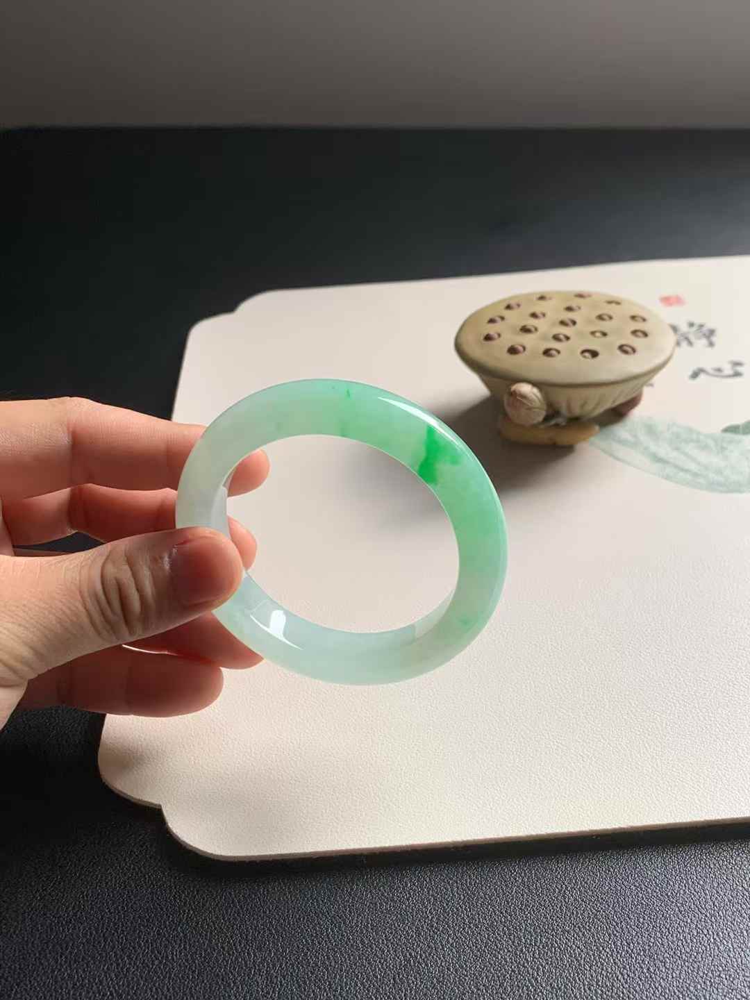 辣阳绿正圈翡翠手镯
